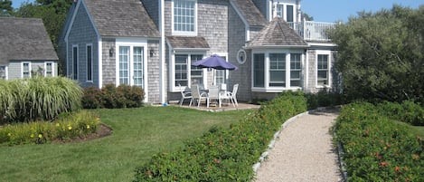 9 Racepoint Ocean side. Walkway leads to beach stairs.