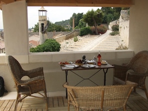 Covered dining area on the terrace looking onto the garden of the castle
