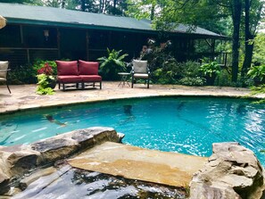 Swimming pool! Private swimming pool and only for Cliffhanger cabin.