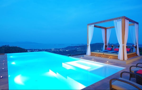 9 Br Sea View Villa Blue ~ 5* with staff