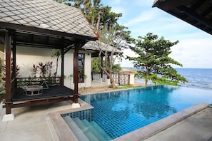 4BR Beachfront villa in 5* Beach Resort