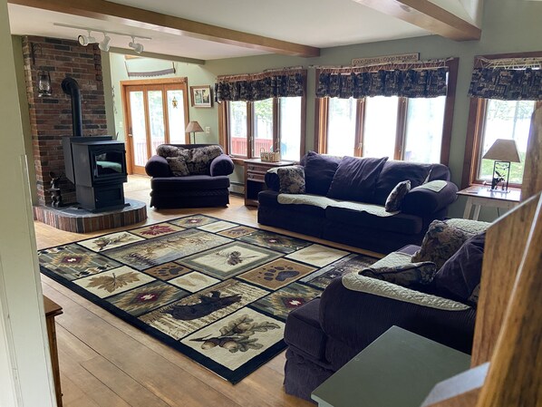 Living Room with couch, love seat, oversized chair, Roku tv
