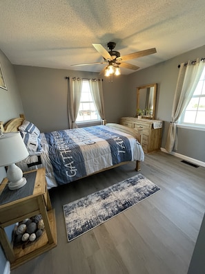 Main Floor Front Bedroom Pic 1