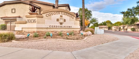 Coyote Landing entrance