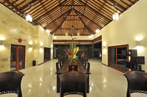 5 Bedroom villa w/ Breakfast, Seminyak