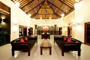 5 Bedroom villa w/ Breakfast, Seminyak