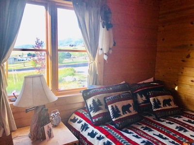 Cozy Cabin at the Base of Rabbit Ears Pass