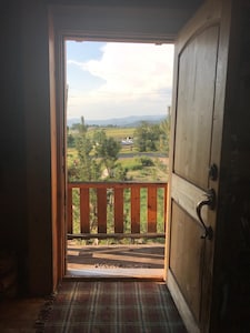 Cozy Cabin at the Base of Rabbit Ears Pass