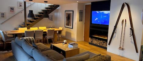 Super spacious entertainning space