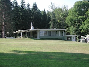 The Main House :
Rainbow Retreat (upstairs) & Catfish Commons (lower unit)