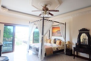 Room 6, interior view.