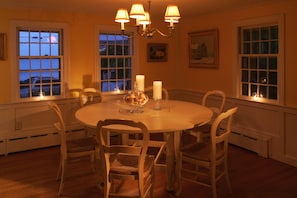 Dining Room, van seat up to 10 easily 