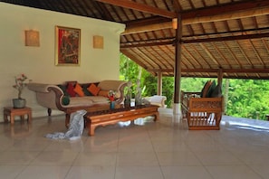 AMAZING CULTURE 5 BEDROOM VILLA UBUD