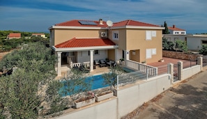 Villa:Outdoor living