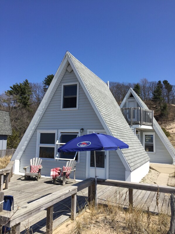 Blue View Cottage, Charming double A frame, elegant rustic beachfront retreat.