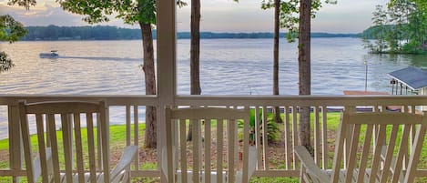 Come enjoy the BEST views of any house on the lake, no really!
