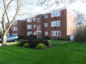 2 stores building. The apartment is first floor