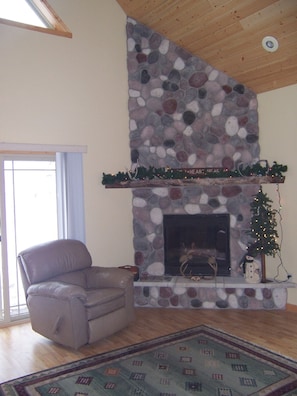 Enjoy cozy evenings in front of the fireplace.