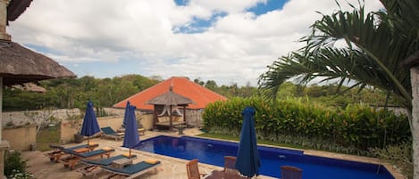 Walk to Uluwatu -Private Villa with Pool