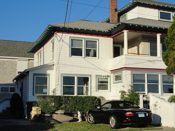 Direct water front with great views and sandy beach with lifeguard.