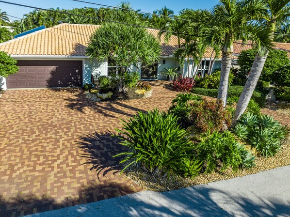 Exclusive beach & inter-coastal gated neighborhood. Quiet cul-de-sac street.