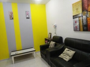 Nice Modern Design House (For 8 person)