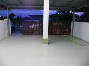 Nice Modern Design House (For 8 person)