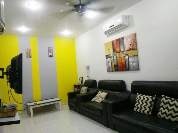 Nice Modern Design House (For 8 person)
