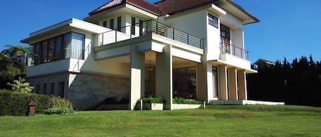 3BR Villa in Cimacan Puncak
