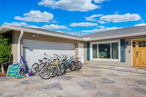 7 Bikes available, 4 beach chairs, and a beach umbrella