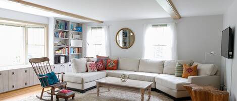 Living room, ample seating