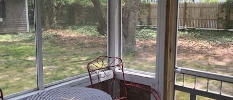 screened porch w shade trees