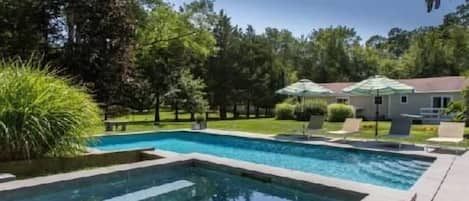 Heated Pool with Hot Tub!