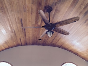 Domed red oak ceiling. Ceiling fan. Open concept living 25' by 25' room.