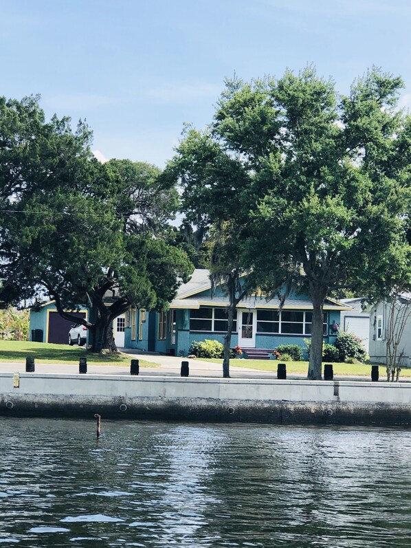 Riverfront Plum Crazy Bungalow with Boat dock