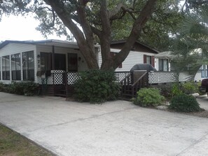 Live Oak tree for some shade; plenty of parking with cart outlets.