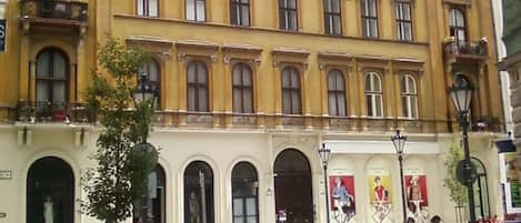 Building, in the main pedestrian area of Budapest