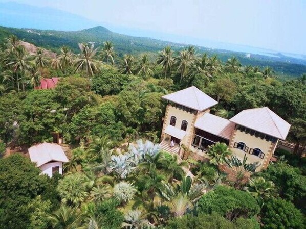 3 Bedroomed seaview Castle Villa