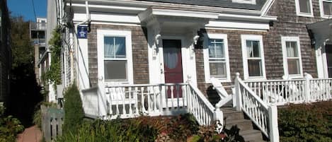 Your own front porch and garden in the East End!