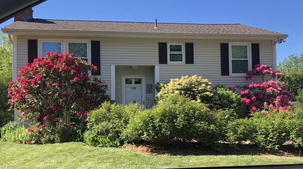 Well maintained lovely home in family neighborhood 