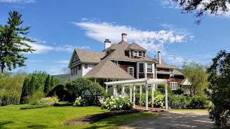 Welcome to Nirvana Manor!