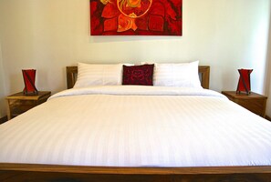 Beautiful Beachfront 3 BRM, private pool