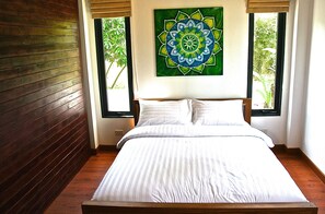 Beautiful Beachfront 3 BRM, private pool