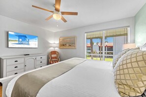 Primary King Suite with Smart TV & Coastal Charm – Wake Up in Paradise
