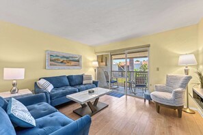 Bright & Breezy Living Room – Your Coastal Comfort Zone