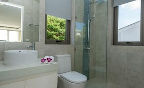 3 Bedroom Sea View Villa Escape