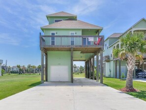 Sea Turtle Tango - Coastal Waves Vacations - Galveston Beach House in Pointe San Luis