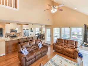 Sea Turtle Tango Offers Great Open-concept Floor Plan