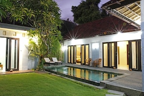 3 BR, Private Pool, Ctrl Seminyak, Staff