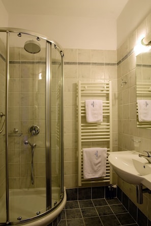 Bathrooms in the apartments and maizonettes